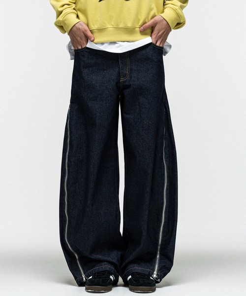ILL'S(イルズ)の「2way SIDE ZIP BARREL-LEG DENIM PANTS / 2wayサイドジップバレルレッグデニムパンツ バギーパンツ ワイド サイドライン メンズ レディース ユニセックス(その他パンツ・メンズ・ブルー/グレー/ブラック・L/M)」の4枚目の写真