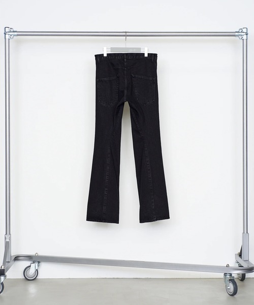NVRFRGT（ネヴァーフォーゲット）の「【NVRFRGT/ネバーフォゲット】3D TWISTED JEANS（デニムパンツ・メンズ・ブラック・1/2）」の5枚目の写真