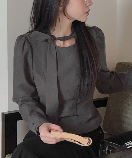 LUCPY(ラクピー)の「ボウタイデザイン パフスリーブブラウス(シャツ/ブラウス・レディース・ホワイト/グレー・SMALL/MEDIUM)」の3枚目の写真