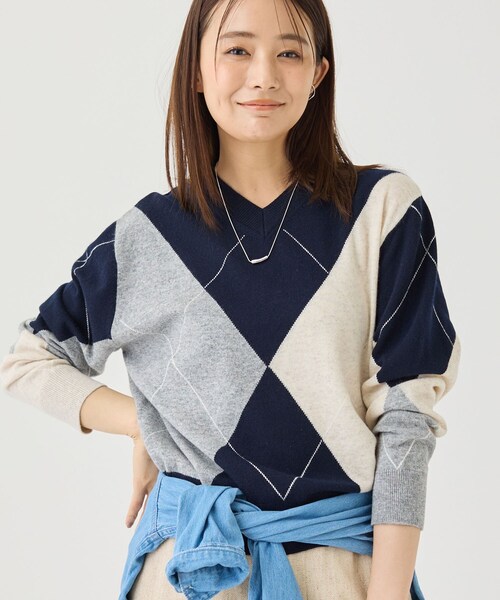 INDIVI(インディヴィ)の「【ウール混】ビッグアーガイル柄ニット(ニット/セーター・レディース・ネイビー系3/ホワイト系6/ベージュ系その他7・38/13)」の3枚目の写真