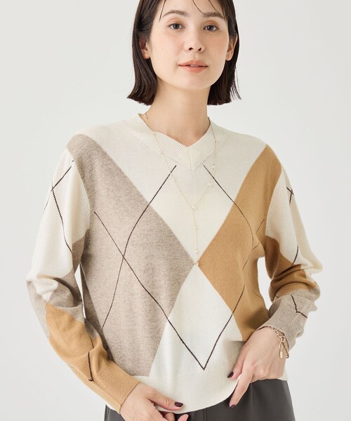 INDIVI(インディヴィ)の「【ウール混】ビッグアーガイル柄ニット(ニット/セーター・レディース・ネイビー系3/ホワイト系6/ベージュ系その他7・38/13)」の1枚目の写真