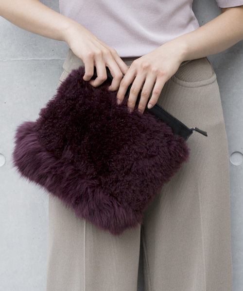 STUDIOUS（ステュディオス）の「【STUDIOUS】 ファークラッチBAG（クラッチバッグ・レディース・ライトグレー/バーガンディー/ネイビー・FREE）」の3枚目の写真