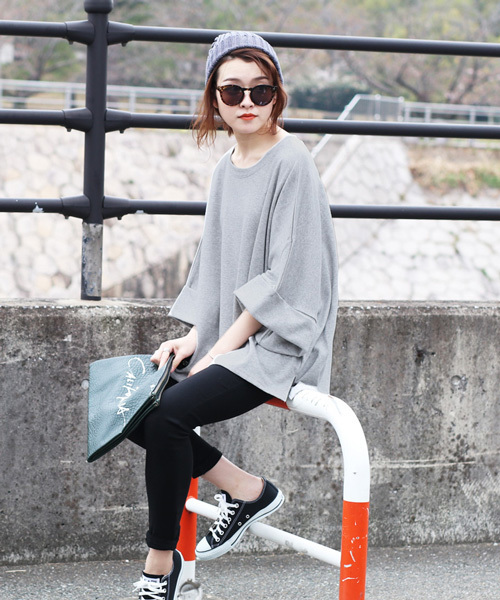 reca(レカ)の「ゆったりサイズ薄手スウェットカットソー(Tシャツ/カットソー・レディース・ブラック/ホワイト/グレー・FREE)」の3枚目の写真