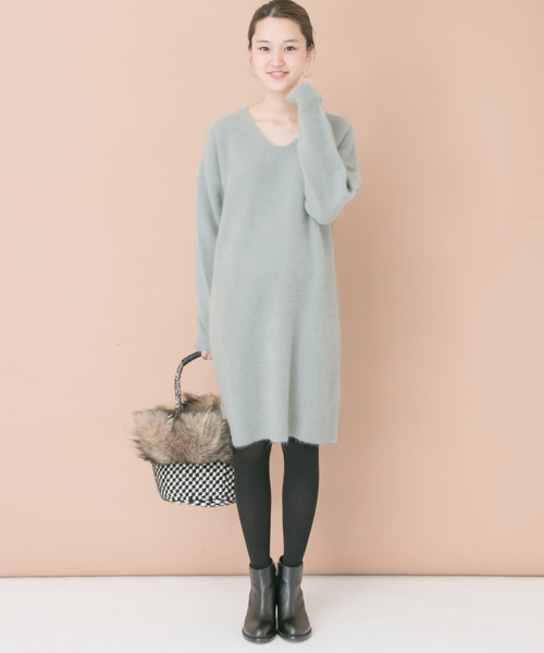 URBAN RESEARCH（アーバンリサーチ）の「ラクーンVネックニットワンピース（ワンピース・レディース・ライトグレー/ミント・FREE）」の5枚目の写真