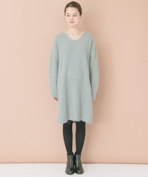 URBAN RESEARCH（アーバンリサーチ）の「ラクーンVネックニットワンピース（ワンピース・レディース・ライトグレー/ミント・FREE）」の7枚目の写真