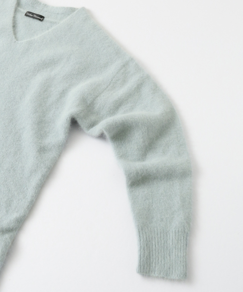 URBAN RESEARCH（アーバンリサーチ）の「ラクーンVネックニットワンピース（ワンピース・レディース・ライトグレー/ミント・FREE）」の4枚目の写真