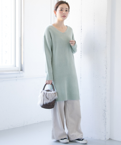URBAN RESEARCH（アーバンリサーチ）の「ラクーンVネックニットワンピース（ワンピース・レディース・ライトグレー/ミント・FREE）」の18枚目の写真
