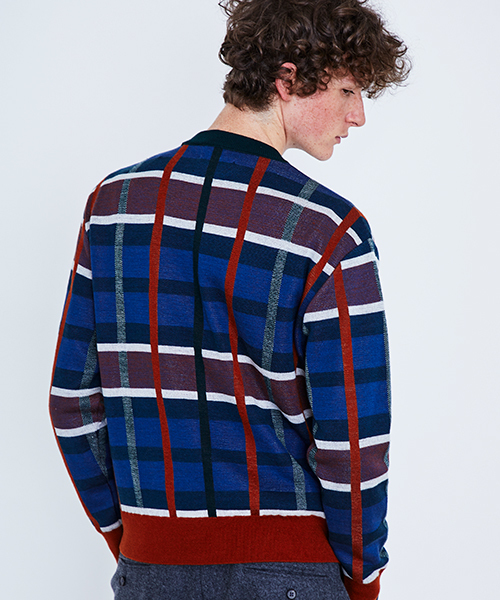 UNITED TOKYO（ユナイテッドトウキョウ）の「シルクチェックプルオーバー（ニット/セーター・メンズ・ネイビー/グレー・1/2/3）」の4枚目の写真