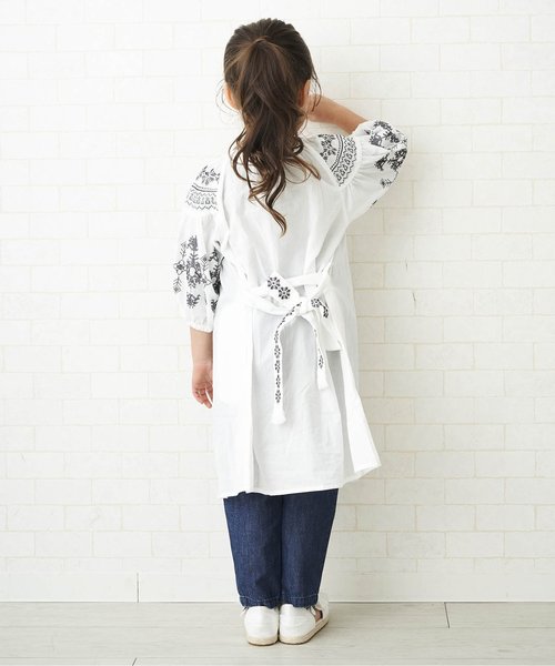 BREEZE（ブリーズ）の「刺繍シャツワンピース（ワンピース・キッズ・オフホワイト/ブルー・140/80/100/120/90/110/130）」の5枚目の写真