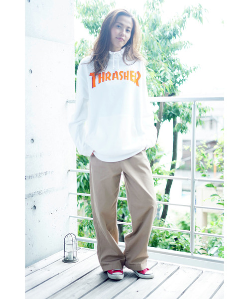 セール】【直営店限定アイテム】FLOCKY ON SILK MAG LOGO SWEAT