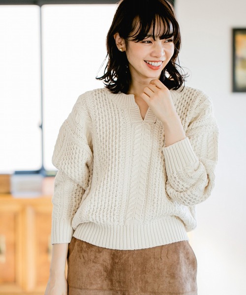 A part by（アパートバイ）の「3GAWNケーブルスキッパー 823151（ニット/セーター・レディース・ブラック/ベージュ/オフホワイト/カーキ・FREE）」の2枚目の写真