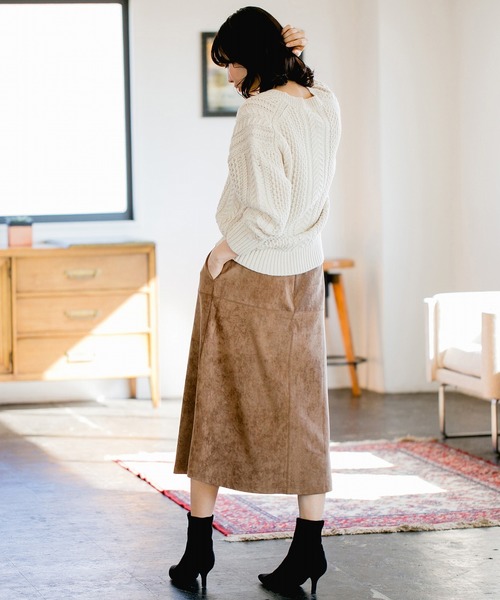 A part by（アパートバイ）の「3GAWNケーブルスキッパー 823151（ニット/セーター・レディース・ブラック/ベージュ/オフホワイト/カーキ・FREE）」の5枚目の写真