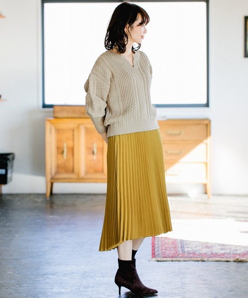 A part by（アパートバイ）の「3GAWNケーブルスキッパー 823151（ニット/セーター・レディース・ブラック/ベージュ/オフホワイト/カーキ・FREE）」の6枚目の写真