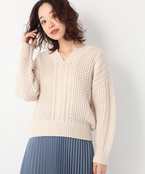 A part by（アパートバイ）の「3GAWNケーブルスキッパー 823151（ニット/セーター・レディース・ブラック/ベージュ/オフホワイト/カーキ・FREE）」の9枚目の写真