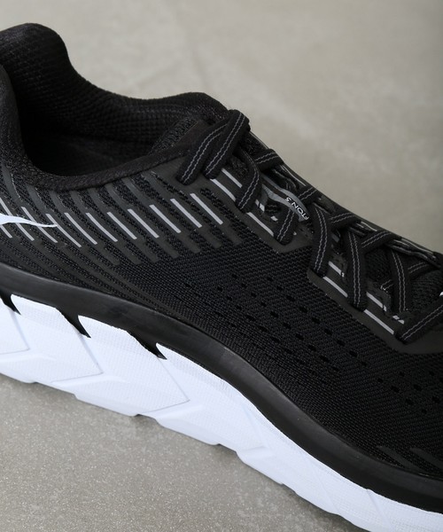 HOKA(ホカ)の「HOKA ONEONE / ホカ オネオネ CLIFTON5(スニーカー・メンズ・ブラック・25.5/26/26.5/27/27.5/28/29)」の8枚目の写真