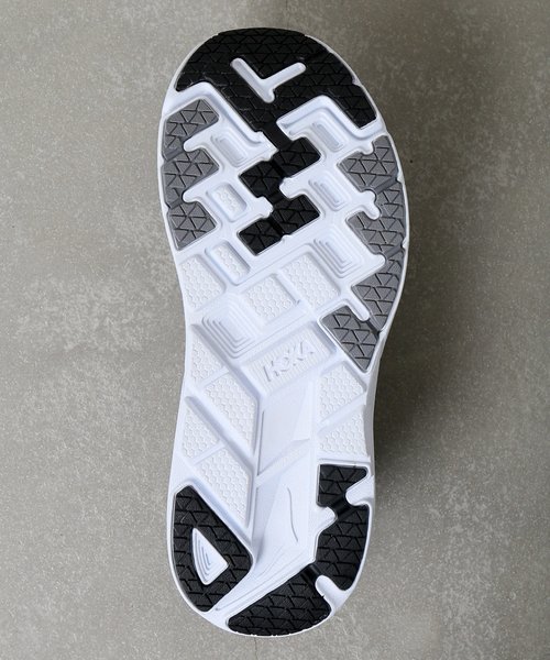 HOKA(ホカ)の「HOKA ONEONE / ホカ オネオネ CLIFTON5(スニーカー・メンズ・ブラック・25.5/26/26.5/27/27.5/28/29)」の3枚目の写真