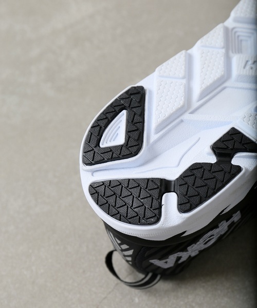 HOKA(ホカ)の「HOKA ONEONE / ホカ オネオネ CLIFTON5(スニーカー・メンズ・ブラック・25.5/26/26.5/27/27.5/28/29)」の4枚目の写真