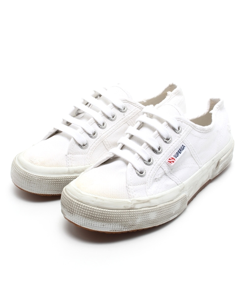 And A（アンドエー）の「ダメージ Lo (SUPERGA)（スニーカー・レディース・ホワイト/ネイビー/レッド・24.5cm/23.5cm）」の2枚目の写真