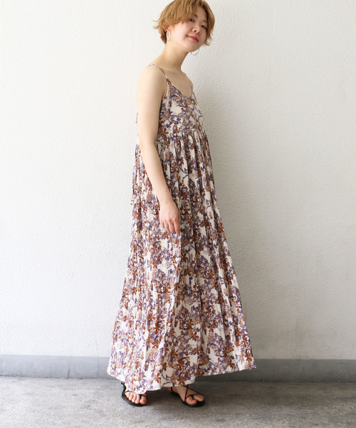 notch.(ノッチ)の「花柄プリーツキャミワンピース(ワンピース・レディース・ブラウン/オフホワイト・TM/M)」の3枚目の写真