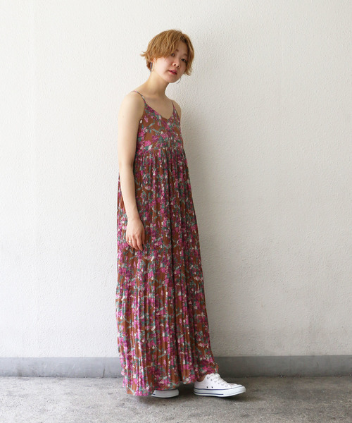 notch.(ノッチ)の「花柄プリーツキャミワンピース(ワンピース・レディース・ブラウン/オフホワイト・TM/M)」の7枚目の写真