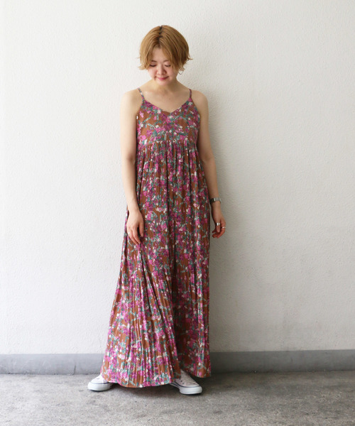 notch.(ノッチ)の「花柄プリーツキャミワンピース(ワンピース・レディース・ブラウン/オフホワイト・TM/M)」の8枚目の写真