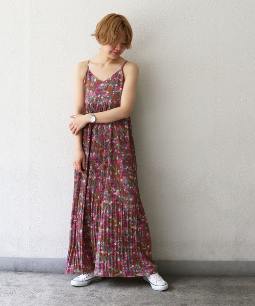 notch.(ノッチ)の「花柄プリーツキャミワンピース(ワンピース・レディース・ブラウン/オフホワイト・TM/M)」の10枚目の写真