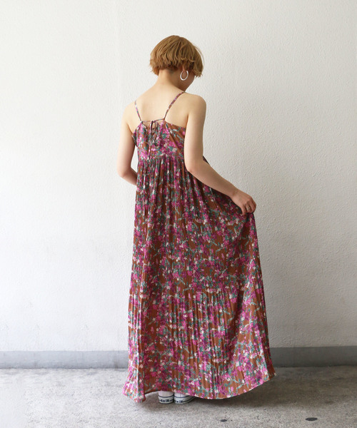 notch.(ノッチ)の「花柄プリーツキャミワンピース(ワンピース・レディース・ブラウン/オフホワイト・TM/M)」の11枚目の写真