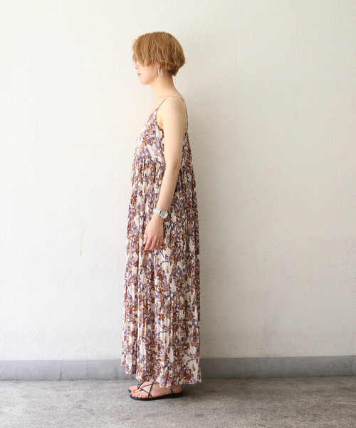 notch.(ノッチ)の「花柄プリーツキャミワンピース(ワンピース・レディース・ブラウン/オフホワイト・TM/M)」の13枚目の写真