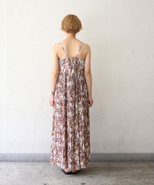 notch.(ノッチ)の「花柄プリーツキャミワンピース(ワンピース・レディース・ブラウン/オフホワイト・TM/M)」の14枚目の写真