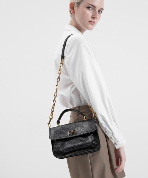 CHARLES & KEITH（チャールズ & キース）の「レジンエフェクト バックルハンドバッグ / Resin-Effect Buckle Handbag（ハンドバッグ・レディース・ブラック/ライトブラウン/マルチ/ダークブルー/バーガンディー・M）」の18枚目の写真