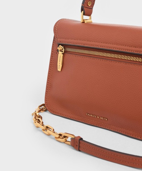 CHARLES & KEITH（チャールズ & キース）の「レジンエフェクト バックルハンドバッグ / Resin-Effect Buckle Handbag（ハンドバッグ・レディース・ブラック/ライトブラウン/マルチ/ダークブルー/バーガンディー・M）」の6枚目の写真