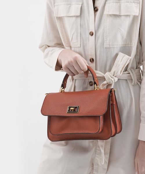 CHARLES & KEITH（チャールズ & キース）の「レジンエフェクト バックルハンドバッグ / Resin-Effect Buckle Handbag（ハンドバッグ・レディース・ブラック/ライトブラウン/マルチ/ダークブルー/バーガンディー・M）」の13枚目の写真