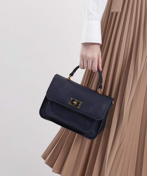 CHARLES & KEITH（チャールズ & キース）の「レジンエフェクト バックルハンドバッグ / Resin-Effect Buckle Handbag（ハンドバッグ・レディース・ブラック/ライトブラウン/マルチ/ダークブルー/バーガンディー・M）」の10枚目の写真