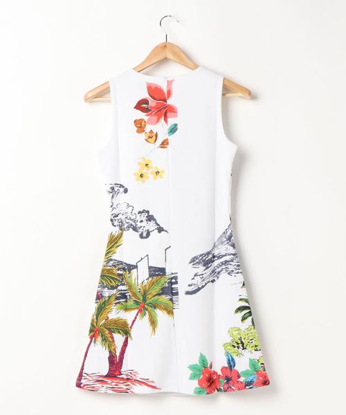 Desigual(デシグアル)の「ハワイアンタイトワンピース(チュニック・レディース・ホワイト・2L/SS/S/M/L)」の5枚目の写真