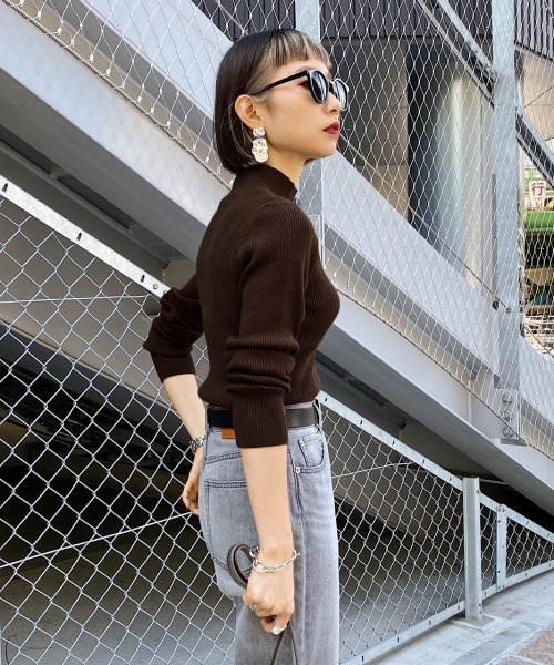 PAGEBOY（ページボーイ）の「ハイネックタイトニット（ニット/セーター・レディース・ブラック/ダークブラウン/オフホワイト/パープル系その他/アクア・FREE）」の21枚目の写真