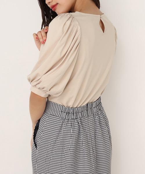 one after another NICE CLAUP（ワンアフターアナザーナイスクラップ）の「肩パフTシャツ（Tシャツ/カットソー・レディース・コーラル/ブラック/オフホワイト/ブラウン/ベージュ・FREE）」の4枚目の写真