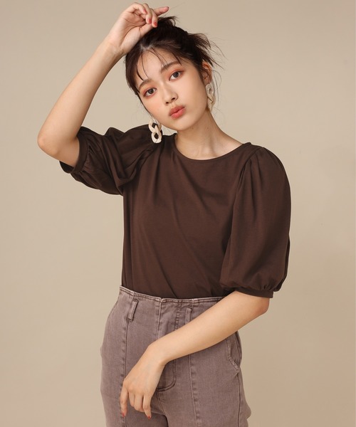 one after another NICE CLAUP（ワンアフターアナザーナイスクラップ）の「肩パフTシャツ（Tシャツ/カットソー・レディース・コーラル/ブラック/オフホワイト/ブラウン/ベージュ・FREE）」の14枚目の写真