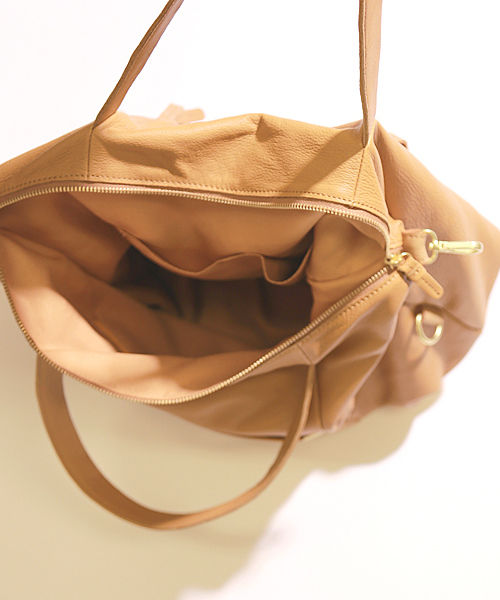 Beau're(ヴュレ)の「ボストン型ショルダーBAG (Beau're)(ショルダーバッグ・レディース・ネイビー/キャメル/ブラック/ナチュラル・FREE)」の8枚目の写真