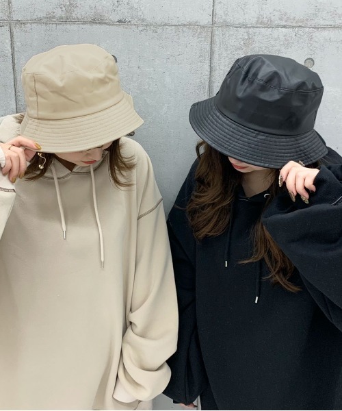 PairPair（ペアペア）の「フェイクレザーバケットハット(AR)（ハット・レディース・ブラック/アイボリー・FREE）」の7枚目の写真