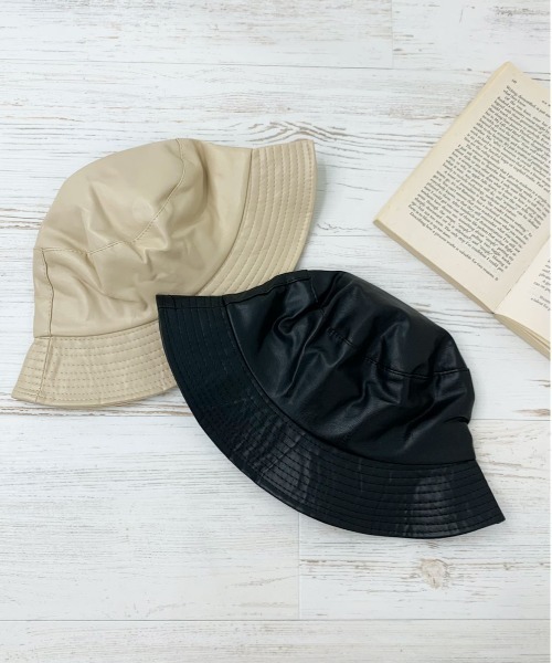 PairPair（ペアペア）の「フェイクレザーバケットハット(AR)（ハット・レディース・ブラック/アイボリー・FREE）」の8枚目の写真