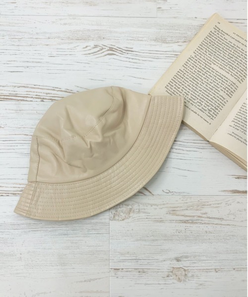 PairPair（ペアペア）の「フェイクレザーバケットハット(AR)（ハット・レディース・ブラック/アイボリー・FREE）」の9枚目の写真