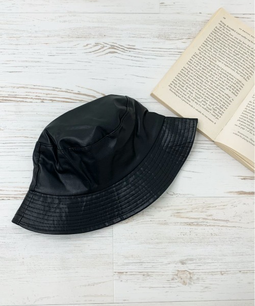 PairPair（ペアペア）の「フェイクレザーバケットハット(AR)（ハット・レディース・ブラック/アイボリー・FREE）」の10枚目の写真