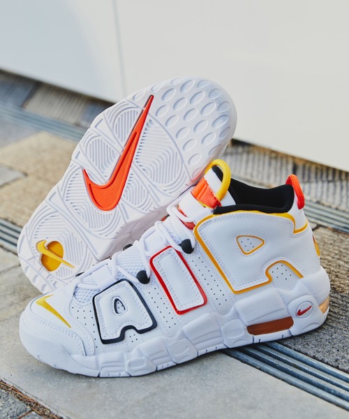 NIKE（ナイキ）の「NIKE AIR MORE UPTEMPO (GS) / ナイキ エア モア アップテンポ GS 【SP】（スニーカー・レディース・ホワイト・24.5cm/23.5cm/24.0cm/23.0cm/25.0cm）」の2枚目の写真