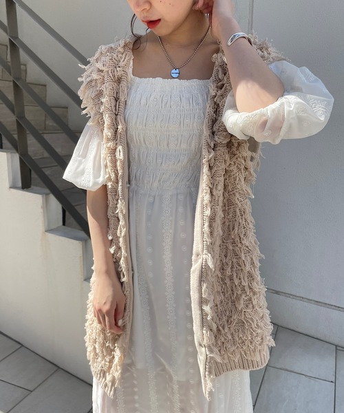 Chico(チコ)の「フリンジニットベスト(ベスト・レディース・ブラック/アイボリー/ライトベージュ・FREE)」の22枚目の写真