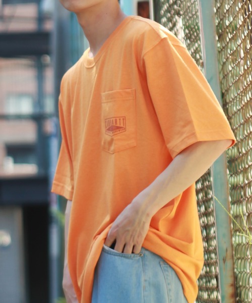 ★Carhartt★リラックス軽量ポケット付きグラフィックTシャツ Carhartt tシャツ carhartt リラックスフィット 半袖