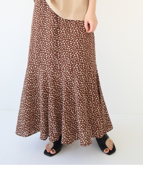 slowmelly（スローメリー）の「小花柄ロングスカート（スカート・レディース・ブラック/ブラウン・FREE）」の8枚目の写真