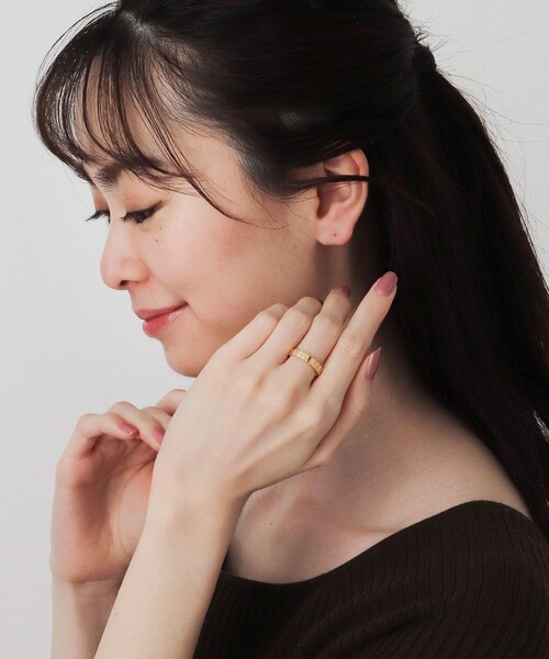 COCOSHNIK（ココシュニック）の「K18ダイヤモンド ストライプリング（リング・レディース・アイボリー系・14号/10号/12号）」の4枚目の写真