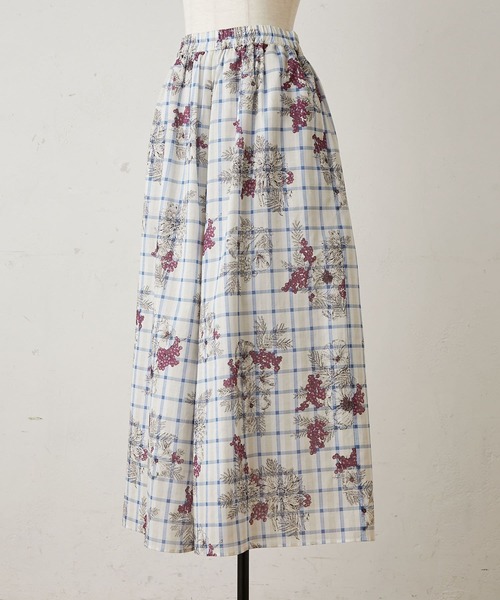 【美品】 ビアズリー フラワープリントパンツ 美品】 ビアズリー フラワープリントパンツ