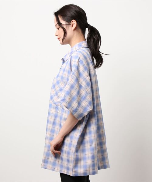 SPINNS（スピンズ）の「【ゆったりシルエット】ブロックチェック柄ビッグ半袖シャツ（シャツ/ブラウス・レディース・ベージュ/ブラック/ブルー・ONESIZE）」の4枚目の写真