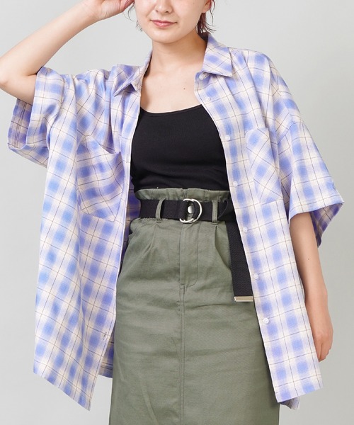 SPINNS（スピンズ）の「【ゆったりシルエット】ブロックチェック柄ビッグ半袖シャツ（シャツ/ブラウス・レディース・ベージュ/ブラック/ブルー・ONESIZE）」の3枚目の写真